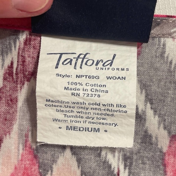 Tafford Pink Grey Aztec Print Medical Scrub Top Medium 100% Cotton - Picture 5 of 7